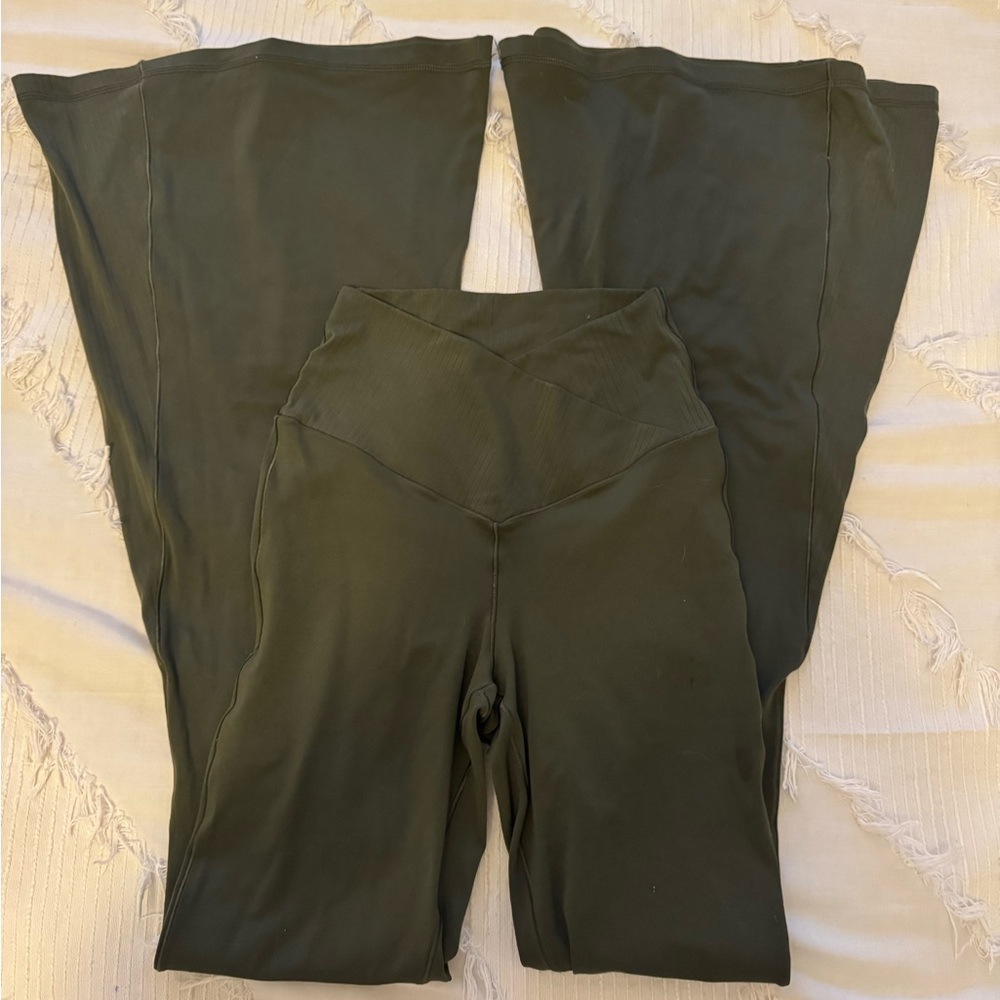 Green Stretchy Leggings with Smooth Waistband
